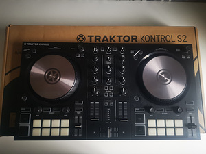 Traktor Kontrol S2 Mk3, DJ-pult. (1 foto / 4)