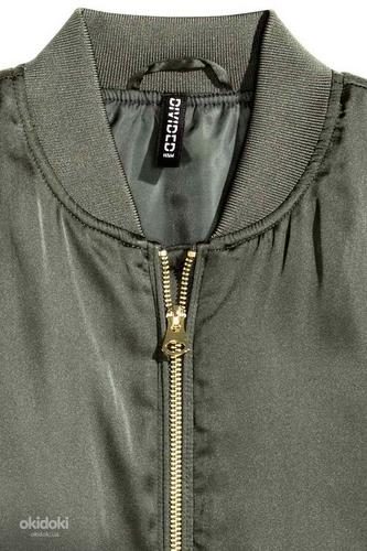 Легкая куртка-бомбер из атласа H&M р-р 14 (фото #3)