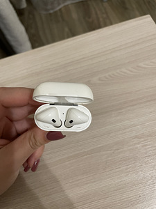 AirPods 1. правый наушник (4 фото из 4)
