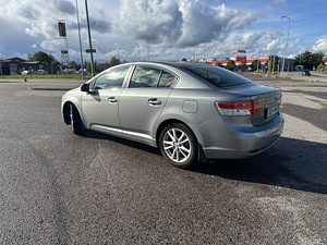 Toyota Avensis 1.8 85kW 2011a automaat (3 foto / 9)