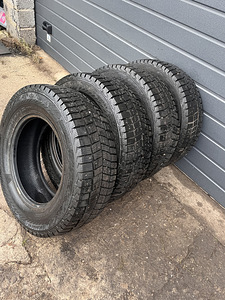 Комплект шипованных шин Continental, 4 шины, модель 235/65 R (3 фото из 8)