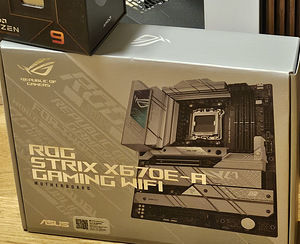 ASUS ROG STRIX X670E-A GAMING WIFI (5 фото из 7)