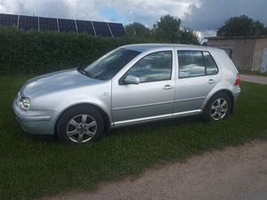 Volkswagen Golf 1,6 77kw 2003 (4 foto / 11)