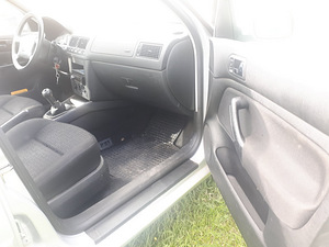 Volkswagen Golf 1,6 77kw 2003 (6 foto / 11)