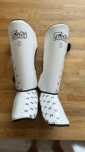 UUED Fairtex 12oz poksikindad + Säärekaitsmed M suurus (3 foto / 4)