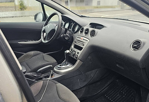 Peugeot 308 (7 foto / 8)