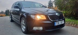 Skoda Superb (2 фото из 8)