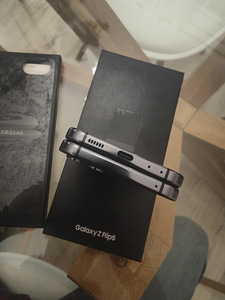 Samsung Galaxy Z Flip 5 512gb (10 фото из 10)