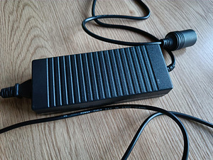 AC/DC sigaretisüütaja toiteadapter 12V 15A (3 foto / 3)
