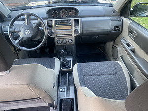 Nissan X-Trail (7 foto / 9)