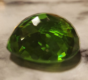 Sünteetiline labori peridoot, 66,2ct. (2 foto / 6)