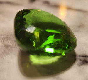 Sünteetiline labori peridoot, 66,2ct. (5 foto / 6)