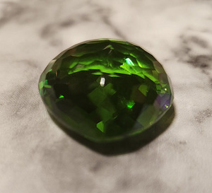 Sünteetiline labori peridoot, 66,2ct. (6 foto / 6)