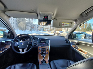 Volvo XC60 Intelli Safe PRO Winter (11 foto / 14)