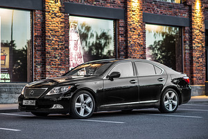 Lexus LS 460 President 4.6 V8 280kW (2 foto / 12)