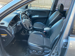 Kia Sportage 4WD 2.0 diisel (8 foto / 13)