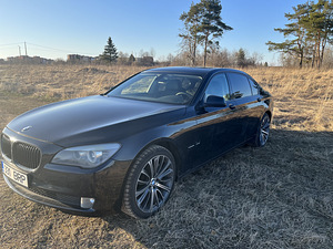 BMW F02 750Li xDrive (7 foto / 10)