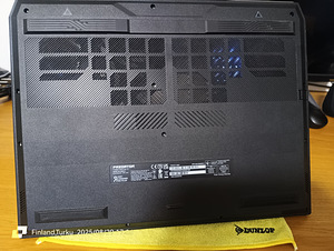 Acer Predator Helios Neo 18" i9-14900HX 64GB, 1TB, 4070 (8 foto / 10)