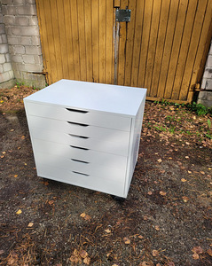 IKEA Alex ratastel sahtlitega riiul (2 foto / 3)