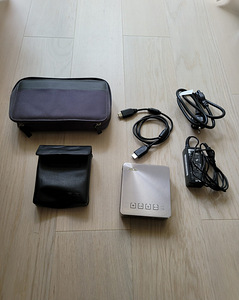 Asus S1 akuga miniprojektor (1 foto / 3)