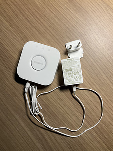 M: Philips Hue Bridge v2 (1 foto / 2)