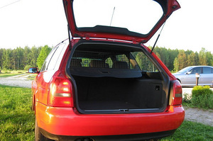 Pagasiruumi kate Audi A4 Avant 1994-2001 (1 foto / 1)