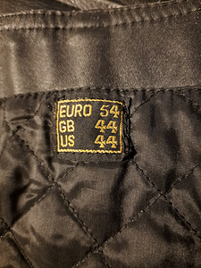 Nahast komplekt L-XL (10 foto / 10)