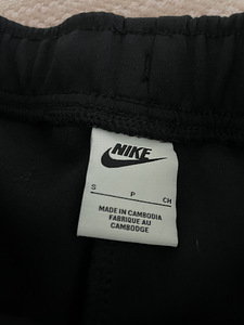 Nike dressipüksid suurus S, uued (1 foto / 3)