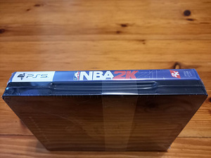 NBA 2K21 PS5 + steelbook (3 foto / 3)