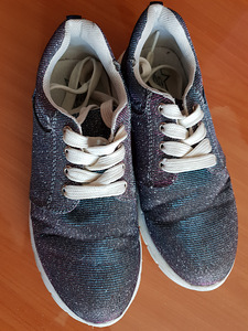 Кроссовки р.33 (2 фото из 3)
