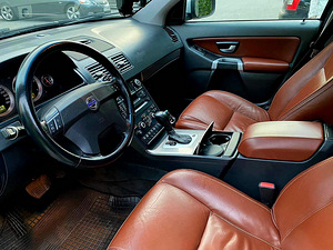 Volvo XC90 2.4 D5 136kW (11 foto / 14)