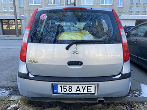 Mitsubishi Colt (10 foto / 12)