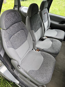Ford Galaxy (8 foto / 15)