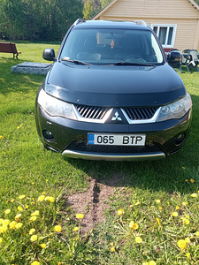 Mitsubishi Outlander (3 foto / 5)