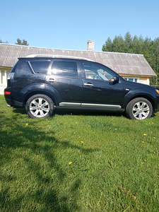 Mitsubishi Outlander (3 foto / 4)