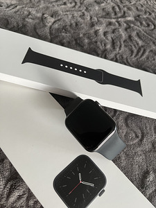 Uueväärne Apple Watch 6 44mm (4 foto / 9)