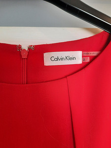 Платье Calvin Klein (2 фото из 3)