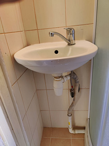 Valamu Cersanit koos segistiga (2 foto / 4)