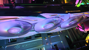ASUS GeForce GTX 1070 / 8GB GDDR5 / ROG STRIX GAMING OC (2 foto / 3)