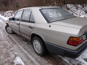 Mercedes-Benz 250 (5 foto no 5)