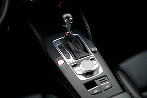 Audi S3 Quattro 2.0 221kW Sportback (13 foto / 15)