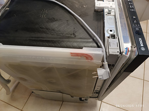 Встраиваемая посудомоечная машина Bosch 45 см, не греет воду (2 фото из 3)
