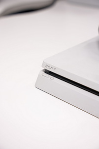 Ps 4 slim 500gb + white (playstation 4) (3 foto / 5)