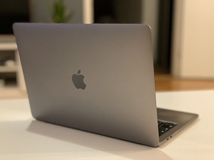 2018 13" MacBook Pro (2 фото из 4)