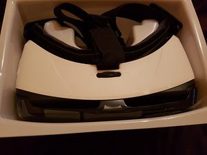 Pilnīgi jaunas samsung Gear VR brilles (2 foto no 3)