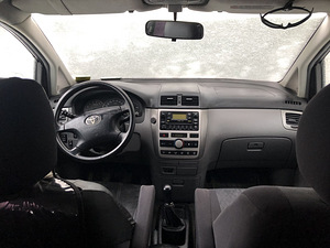 Toyota Avensis verso (4 foto / 7)