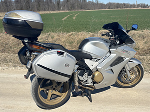 Honda vfr800 (2 фото из 10)