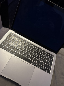 Macbook Air 2019 в продаже (1 фото из 3)