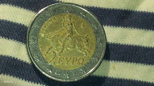 Монета номиналом 2 евро с дефектом (фото #1)