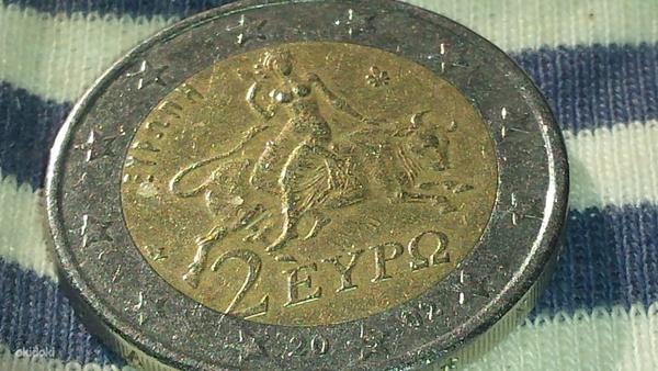 Монета номиналом 2 евро с дефектом (фото #5)